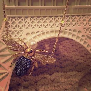 Queen bee 🐝 jeweled bauble bar necklace!